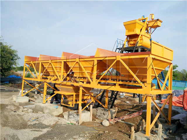 Mobile concrete batching plant in China